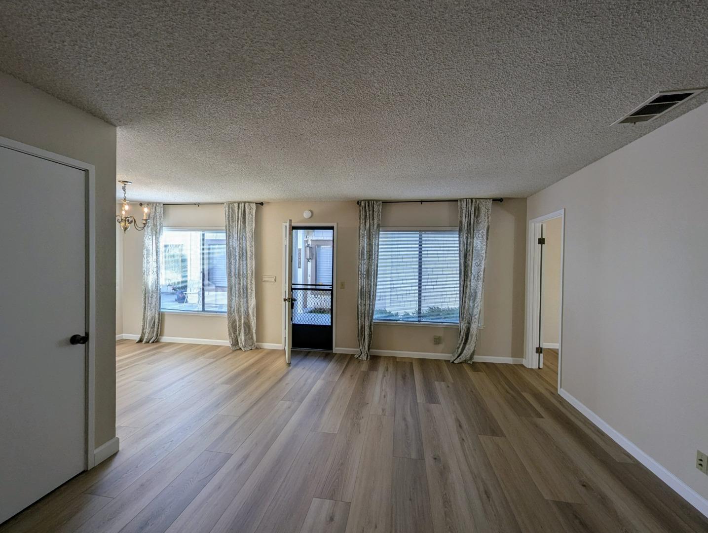 Detail Gallery Image 4 of 22 For 6091 Montgomery Ct, San Jose,  CA 95135 - 1 Beds | 1 Baths