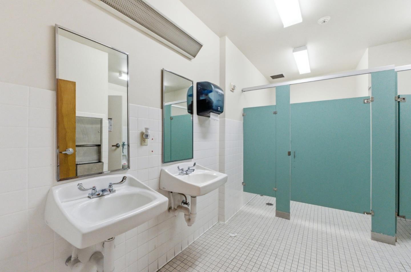 Detail Gallery Image 14 of 42 For 6537 Foothill Blvd, Oakland,  CA 94605 - – Beds | – Baths