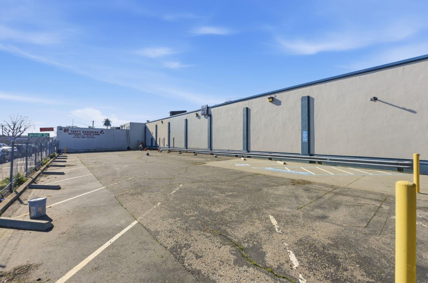 Detail Gallery Image 30 of 42 For 6537 Foothill Blvd, Oakland,  CA 94605 - – Beds | – Baths