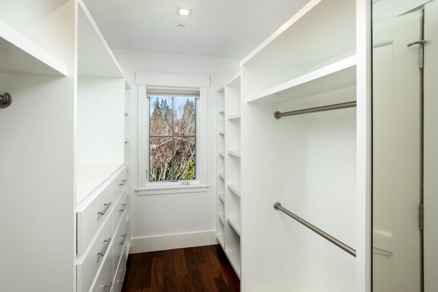 Detail Gallery Image 19 of 39 For 740 Windsor Dr, Menlo Park,  CA 94025 - 6 Beds | 5/2 Baths