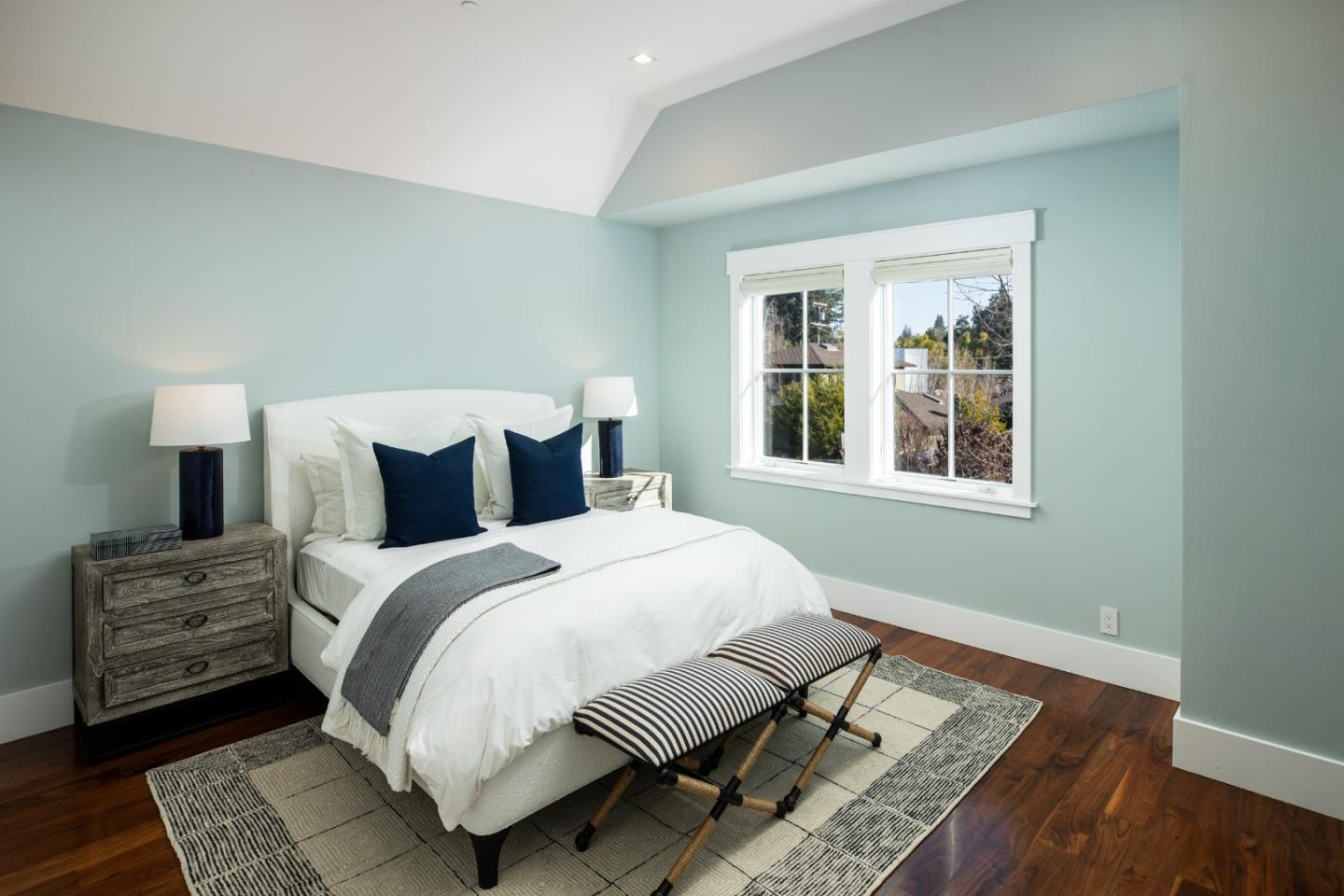 Detail Gallery Image 21 of 39 For 740 Windsor Dr, Menlo Park,  CA 94025 - 6 Beds | 5/2 Baths