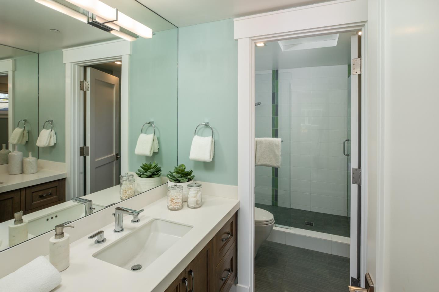 Detail Gallery Image 22 of 39 For 740 Windsor Dr, Menlo Park,  CA 94025 - 6 Beds | 5/2 Baths