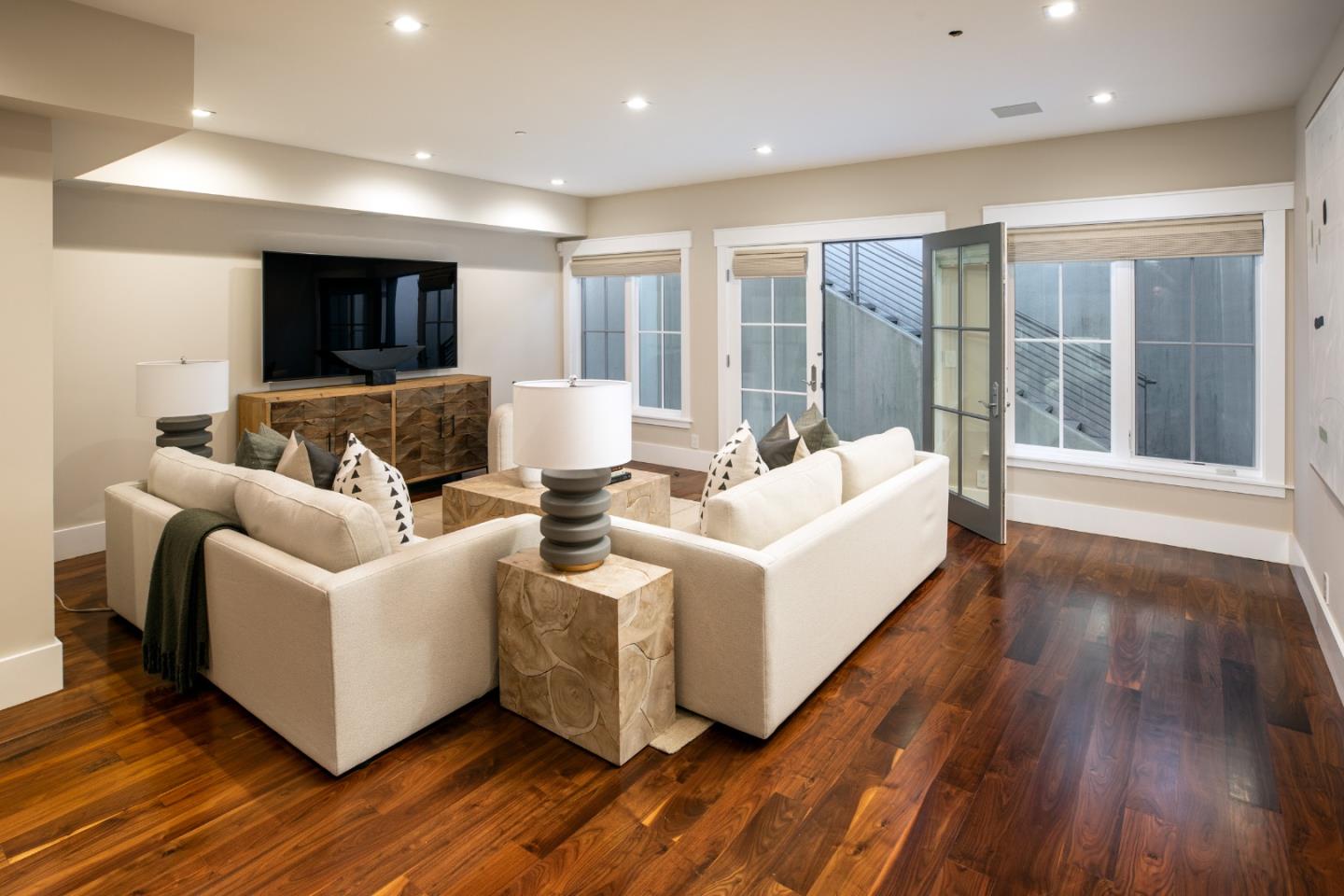 Detail Gallery Image 25 of 39 For 740 Windsor Dr, Menlo Park,  CA 94025 - 6 Beds | 5/2 Baths