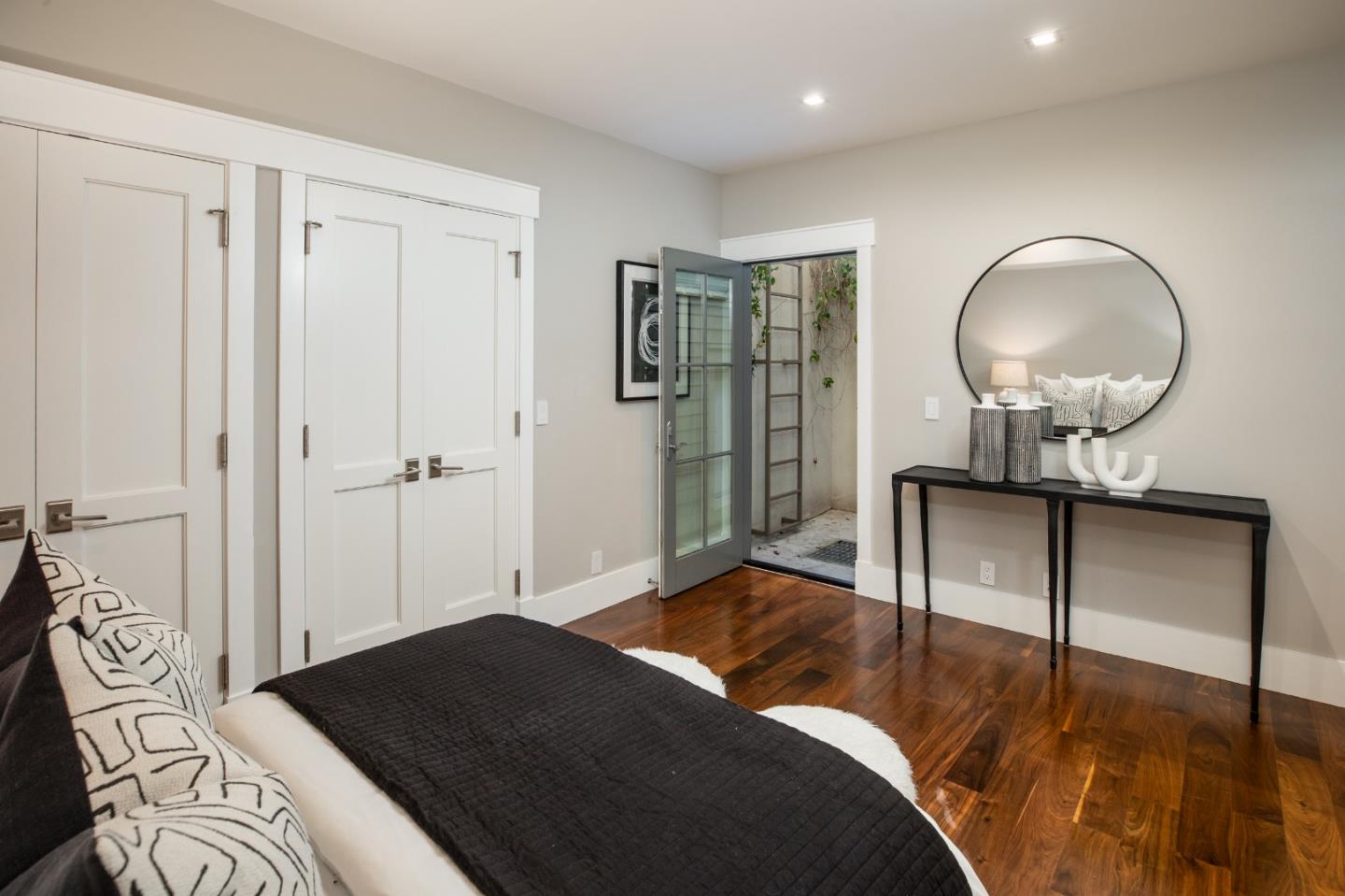 Detail Gallery Image 30 of 39 For 740 Windsor Dr, Menlo Park,  CA 94025 - 6 Beds | 5/2 Baths