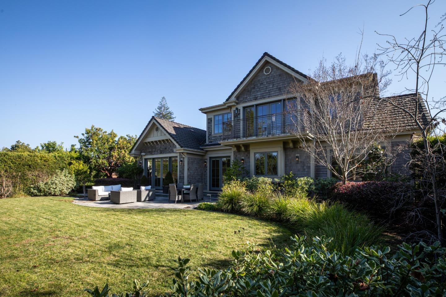 Detail Gallery Image 34 of 39 For 740 Windsor Dr, Menlo Park,  CA 94025 - 6 Beds | 5/2 Baths