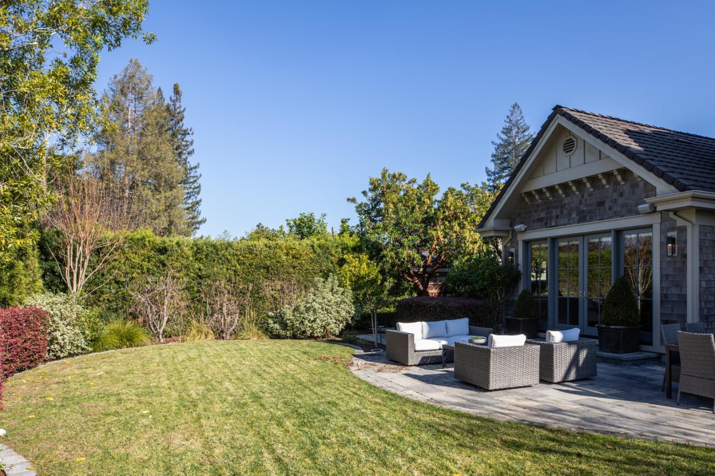 Detail Gallery Image 35 of 39 For 740 Windsor Dr, Menlo Park,  CA 94025 - 6 Beds | 5/2 Baths