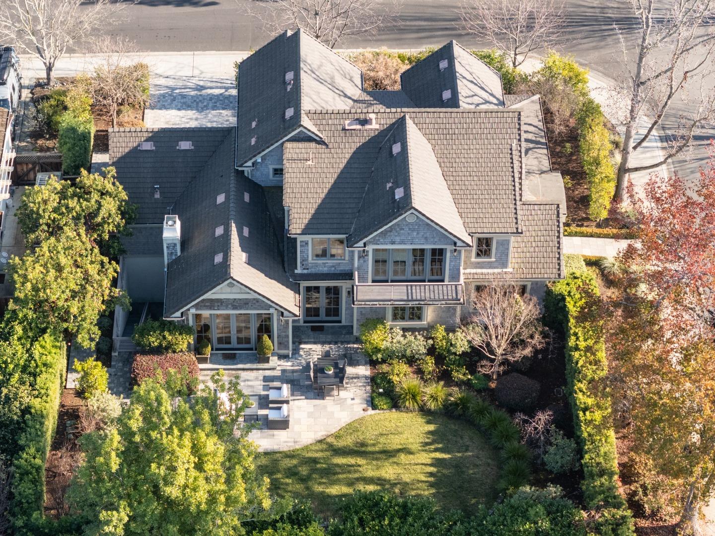 Detail Gallery Image 37 of 39 For 740 Windsor Dr, Menlo Park,  CA 94025 - 6 Beds | 5/2 Baths