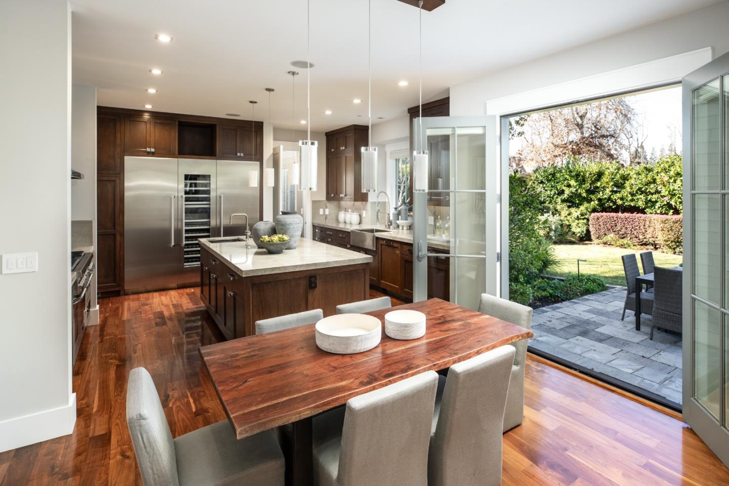 Detail Gallery Image 7 of 39 For 740 Windsor Dr, Menlo Park,  CA 94025 - 6 Beds | 5/2 Baths