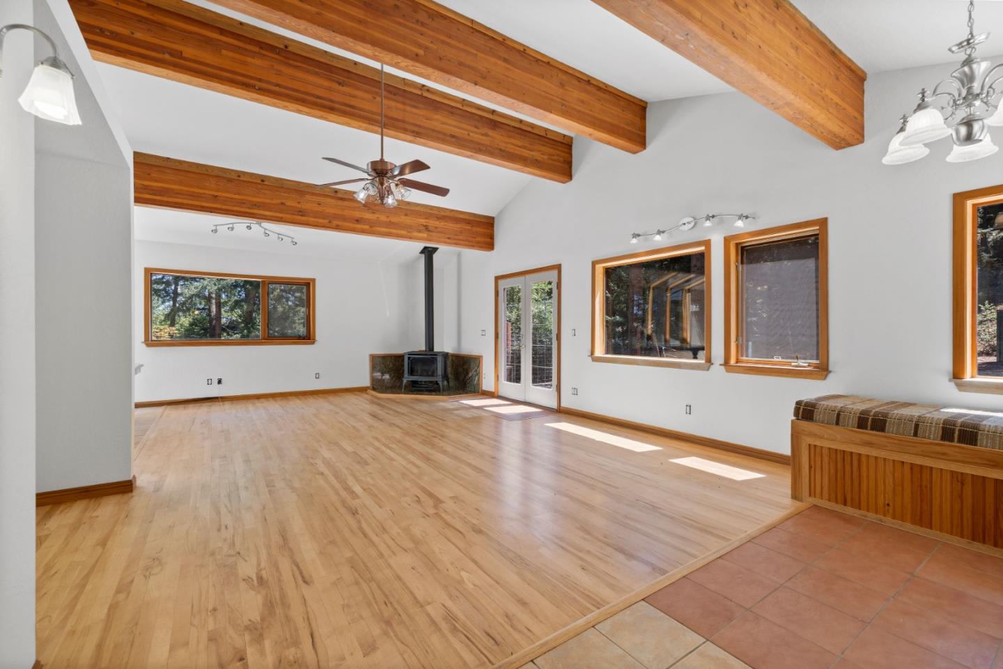 Detail Gallery Image 12 of 56 For 19850 Skyline Blvd, Los Gatos,  CA 95033 - 3 Beds | 2/1 Baths