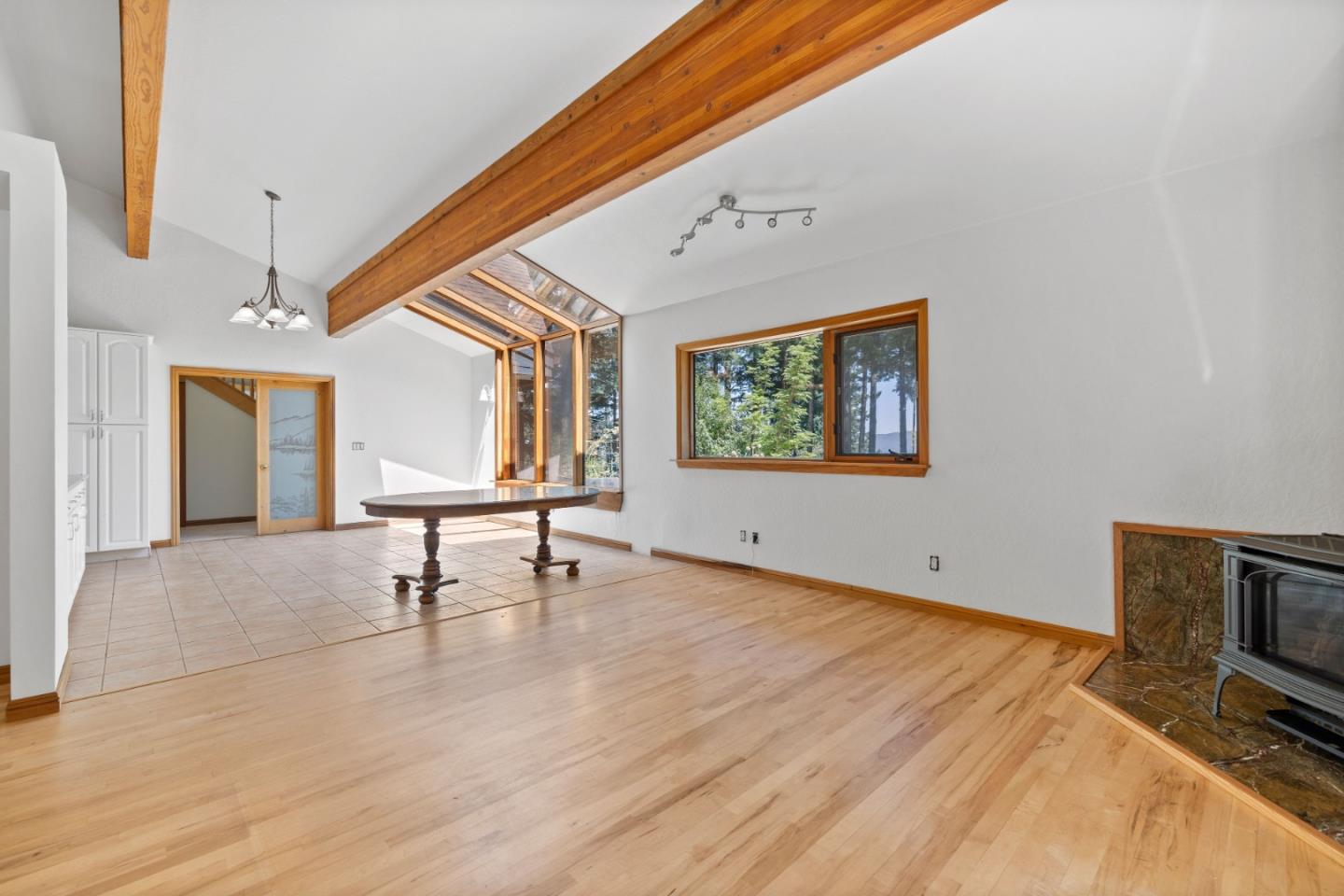 Detail Gallery Image 13 of 56 For 19850 Skyline Blvd, Los Gatos,  CA 95033 - 3 Beds | 2/1 Baths