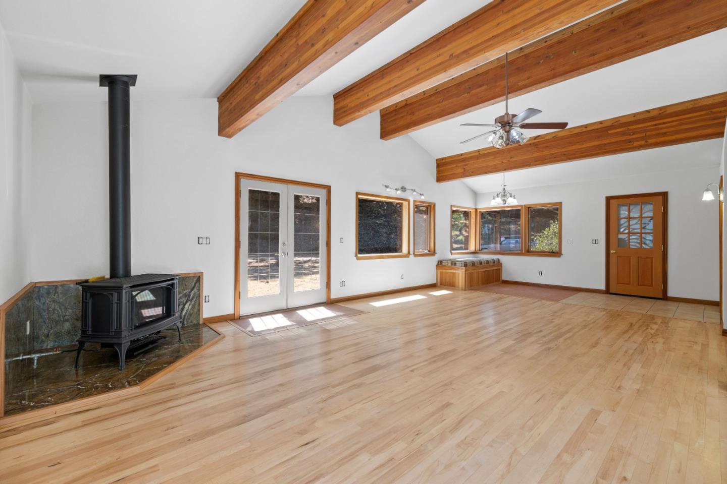 Detail Gallery Image 14 of 56 For 19850 Skyline Blvd, Los Gatos,  CA 95033 - 3 Beds | 2/1 Baths