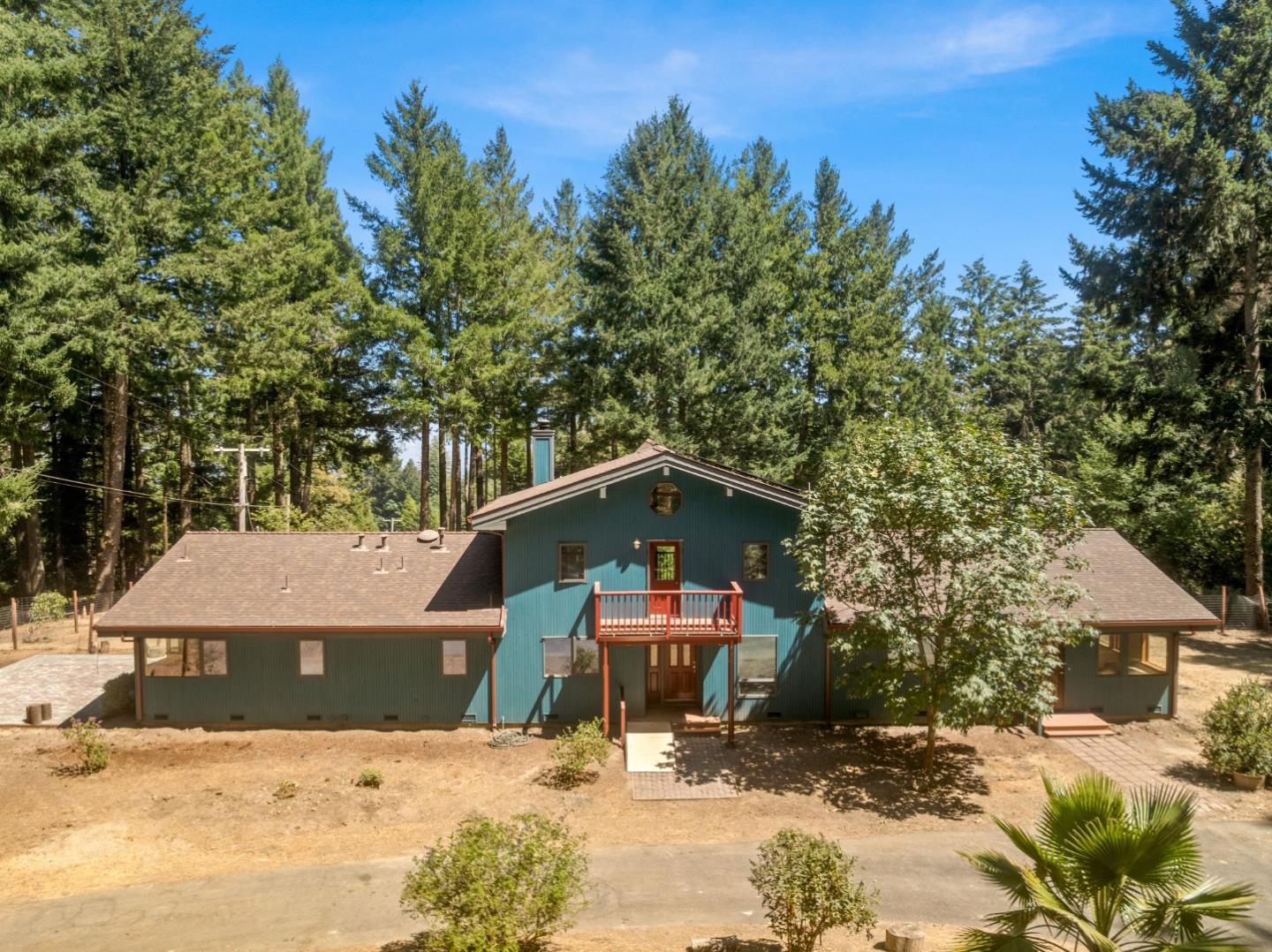 Detail Gallery Image 4 of 56 For 19850 Skyline Blvd, Los Gatos,  CA 95033 - 3 Beds | 2/1 Baths