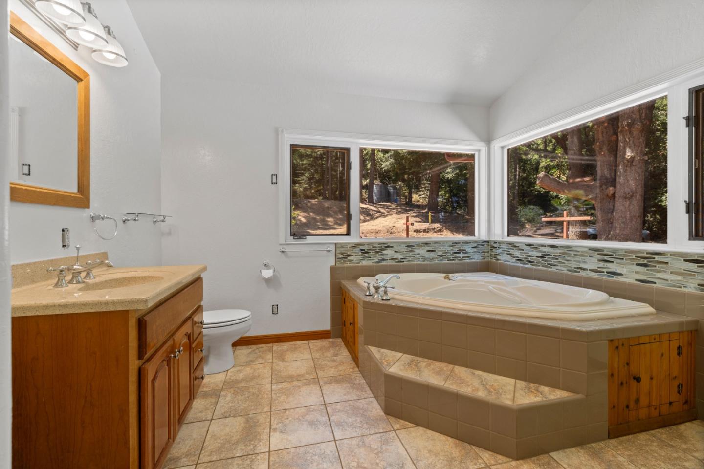 Detail Gallery Image 41 of 56 For 19850 Skyline Blvd, Los Gatos,  CA 95033 - 3 Beds | 2/1 Baths