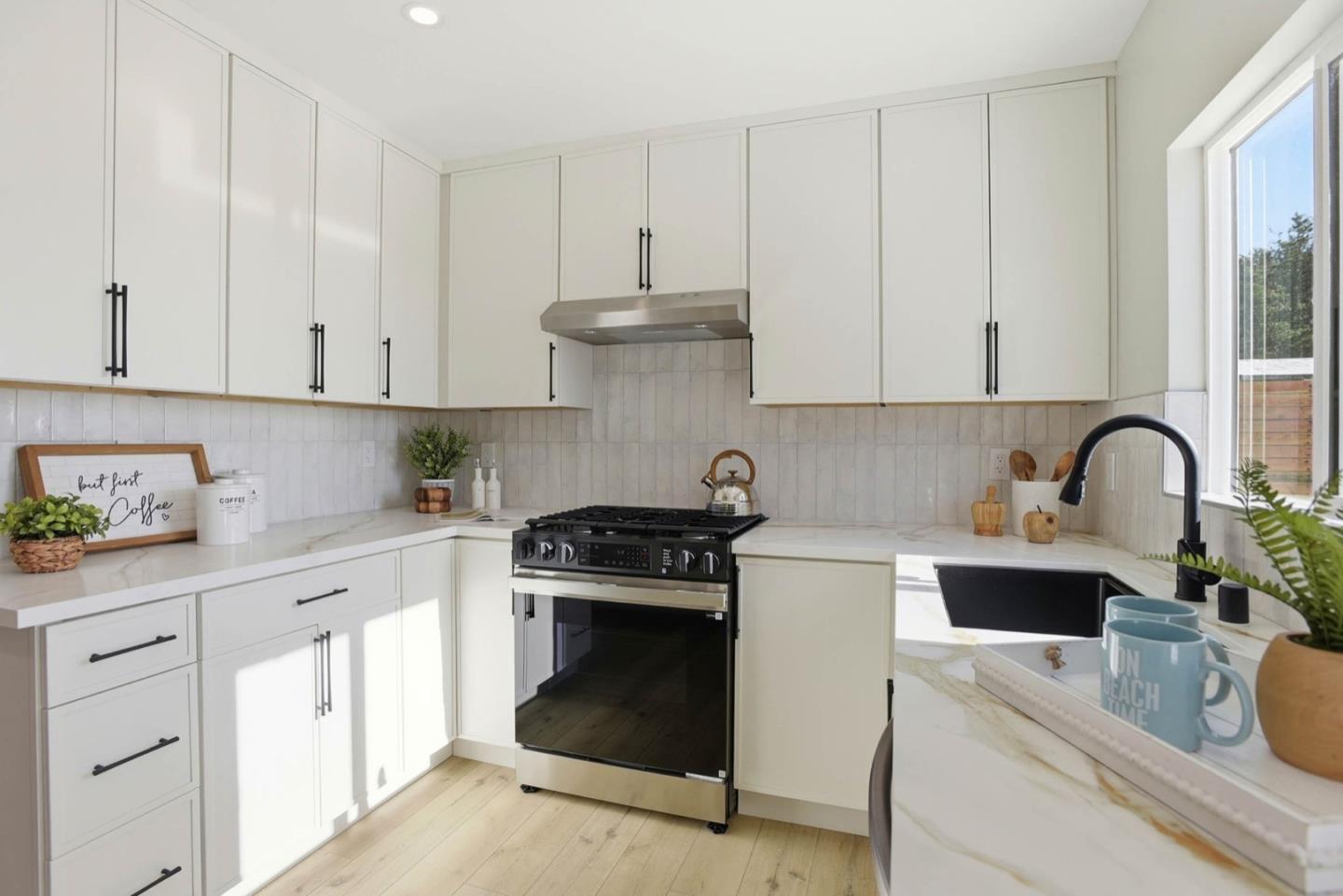 Detail Gallery Image 13 of 48 For 704 Claridge Dr, Pacifica,  CA 94044 - 3 Beds | 3 Baths