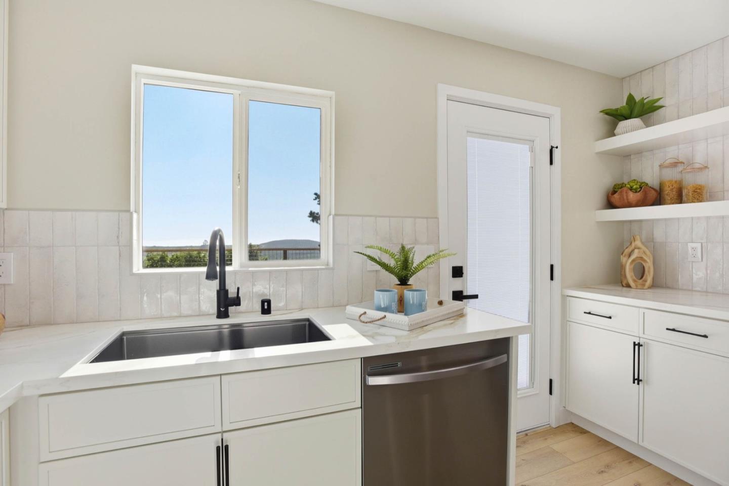 Detail Gallery Image 15 of 48 For 704 Claridge Dr, Pacifica,  CA 94044 - 3 Beds | 3 Baths