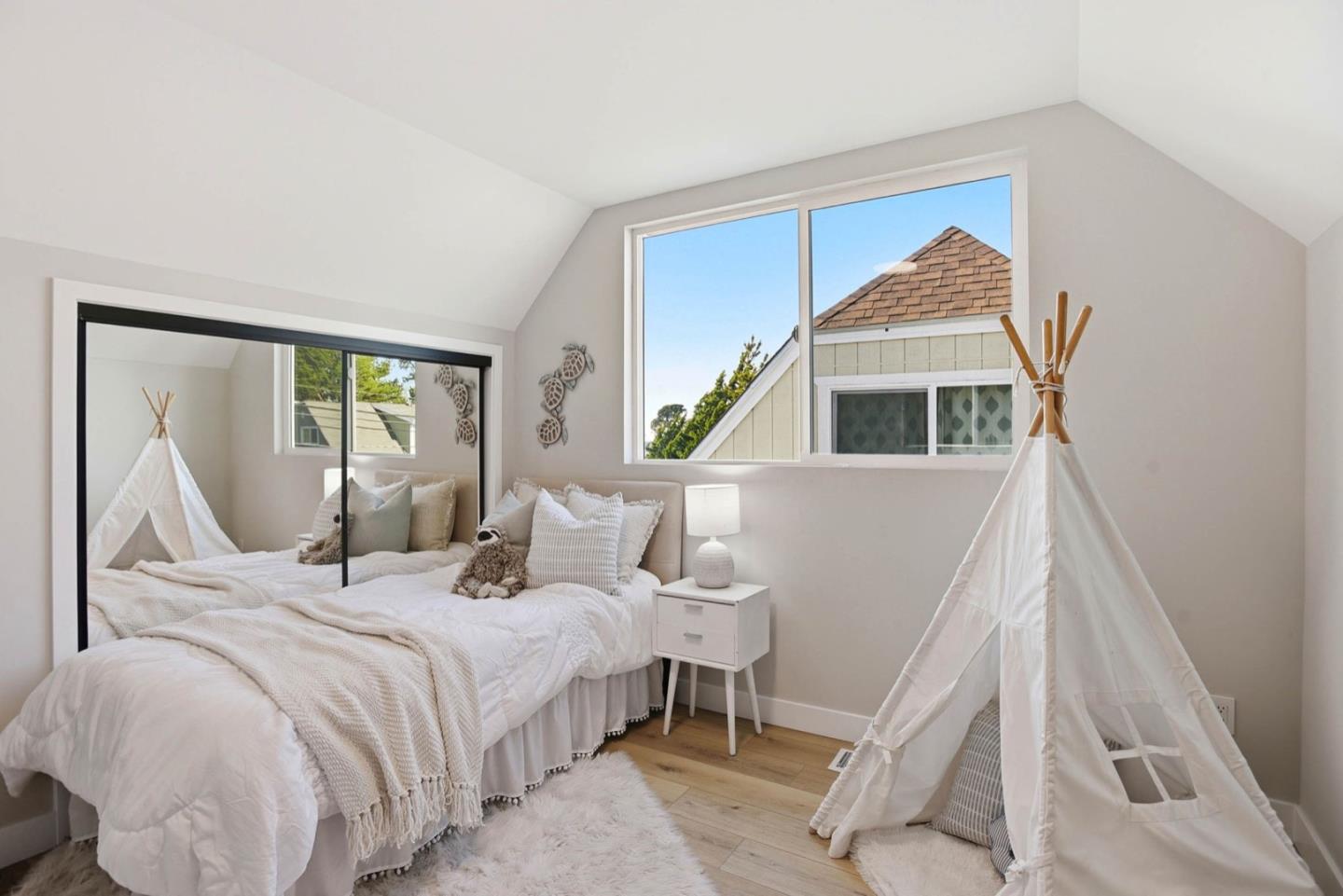 Detail Gallery Image 29 of 48 For 704 Claridge Dr, Pacifica,  CA 94044 - 3 Beds | 3 Baths