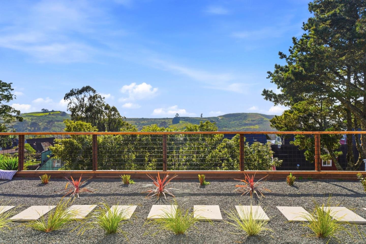 Detail Gallery Image 45 of 48 For 704 Claridge Dr, Pacifica,  CA 94044 - 3 Beds | 3 Baths