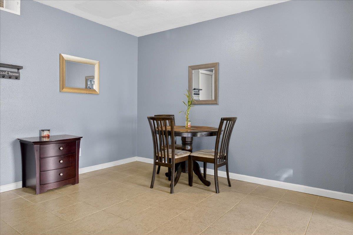 Detail Gallery Image 10 of 34 For 561 Powell St, Salinas,  CA 93907 - 3 Beds | 2 Baths