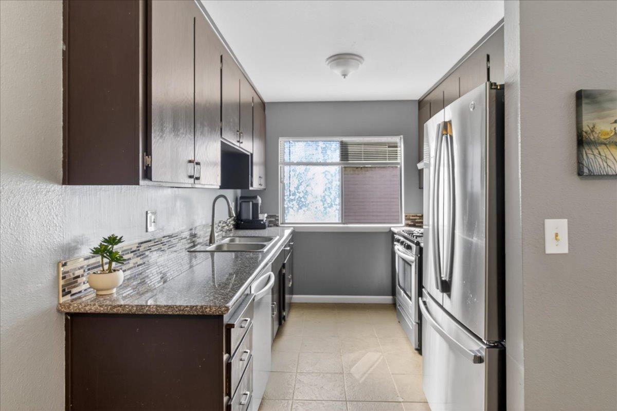 Detail Gallery Image 14 of 34 For 561 Powell St, Salinas,  CA 93907 - 3 Beds | 2 Baths