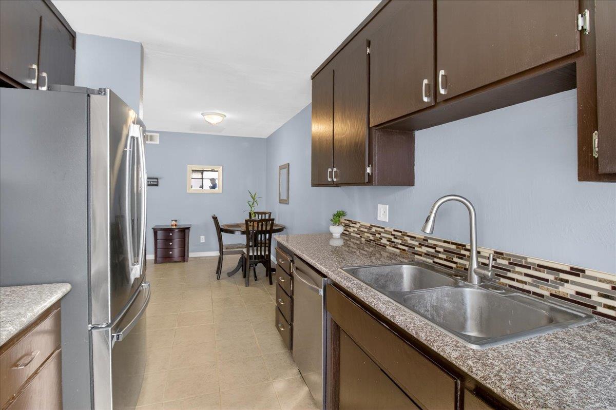 Detail Gallery Image 15 of 34 For 561 Powell St, Salinas,  CA 93907 - 3 Beds | 2 Baths