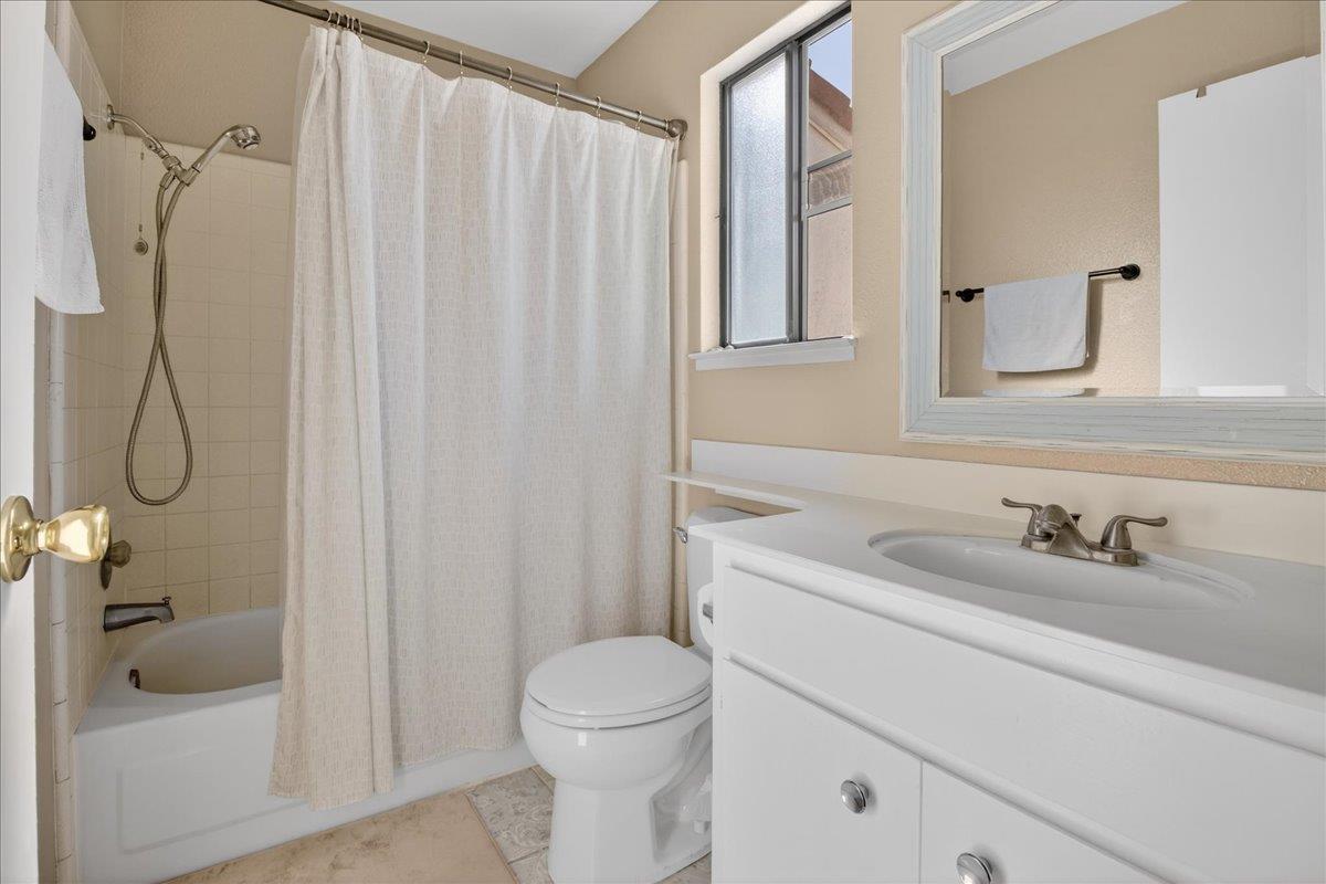 Detail Gallery Image 23 of 34 For 561 Powell St, Salinas,  CA 93907 - 3 Beds | 2 Baths