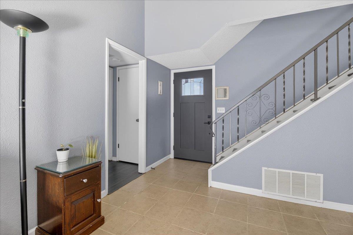 Detail Gallery Image 5 of 34 For 561 Powell St, Salinas,  CA 93907 - 3 Beds | 2 Baths