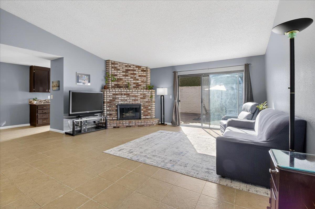 Detail Gallery Image 7 of 34 For 561 Powell St, Salinas,  CA 93907 - 3 Beds | 2 Baths