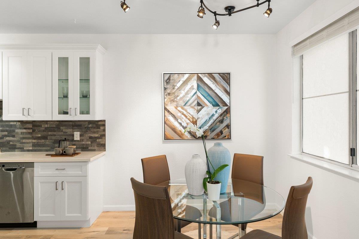 Detail Gallery Image 10 of 33 For 453 Cork Harbour Cir #E,  Redwood City,  CA 94065 - 1 Beds | 1 Baths