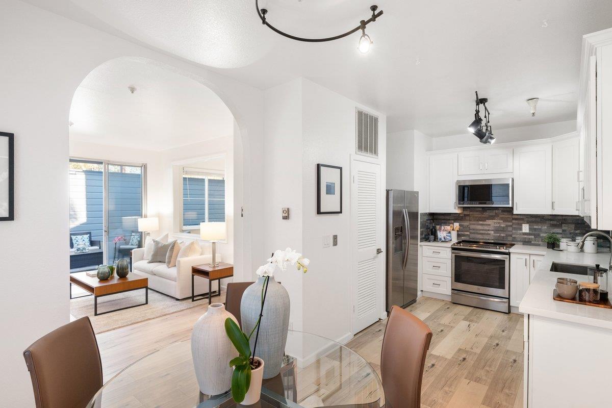 Detail Gallery Image 11 of 33 For 453 Cork Harbour Cir #E,  Redwood City,  CA 94065 - 1 Beds | 1 Baths