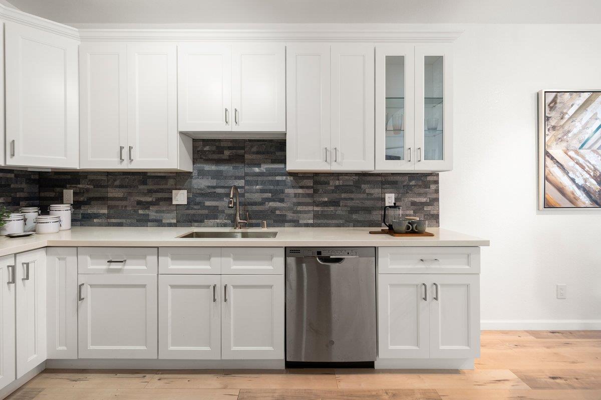 Detail Gallery Image 16 of 33 For 453 Cork Harbour Cir #E,  Redwood City,  CA 94065 - 1 Beds | 1 Baths