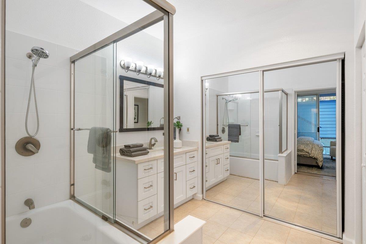 Detail Gallery Image 25 of 33 For 453 Cork Harbour Cir #E,  Redwood City,  CA 94065 - 1 Beds | 1 Baths