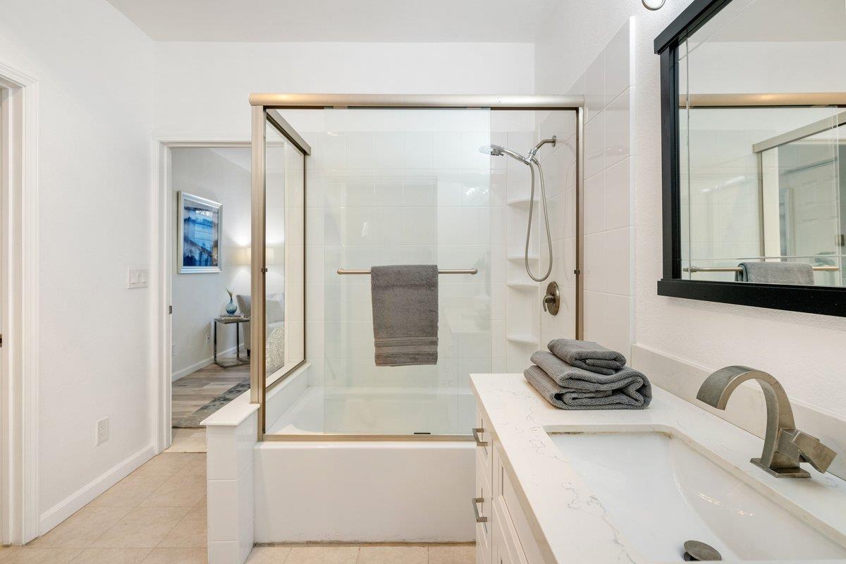 Detail Gallery Image 27 of 33 For 453 Cork Harbour Cir #E,  Redwood City,  CA 94065 - 1 Beds | 1 Baths