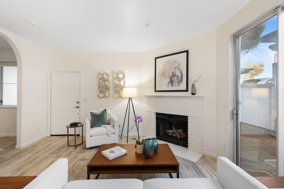 Detail Gallery Image 5 of 33 For 453 Cork Harbour Cir #E,  Redwood City,  CA 94065 - 1 Beds | 1 Baths