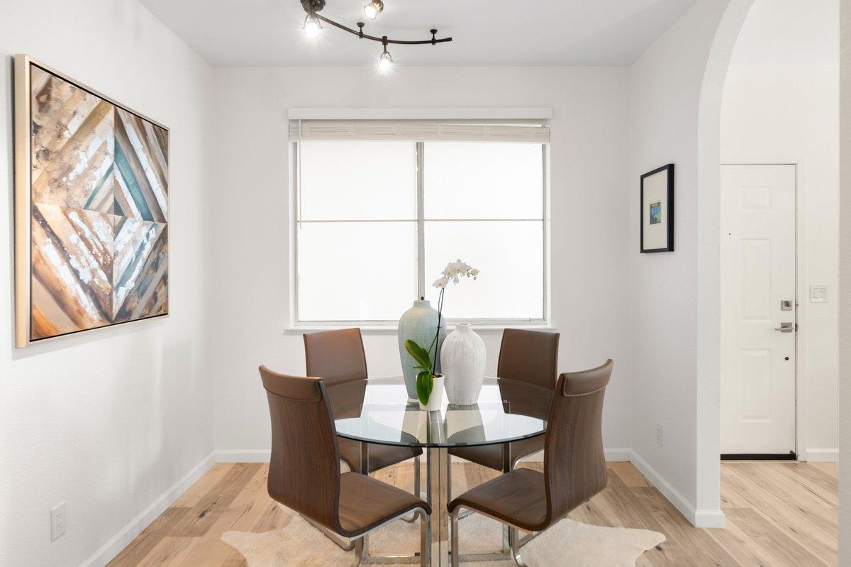 Detail Gallery Image 9 of 33 For 453 Cork Harbour Cir #E,  Redwood City,  CA 94065 - 1 Beds | 1 Baths