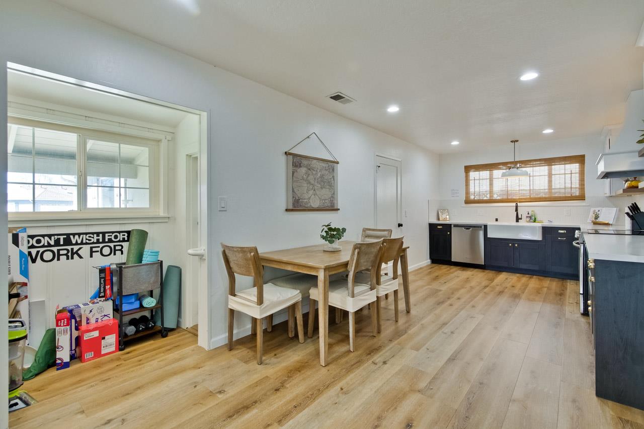 Detail Gallery Image 14 of 51 For 732 N Redwood Ave, San Jose,  CA 95128 - 3 Beds | 1/1 Baths