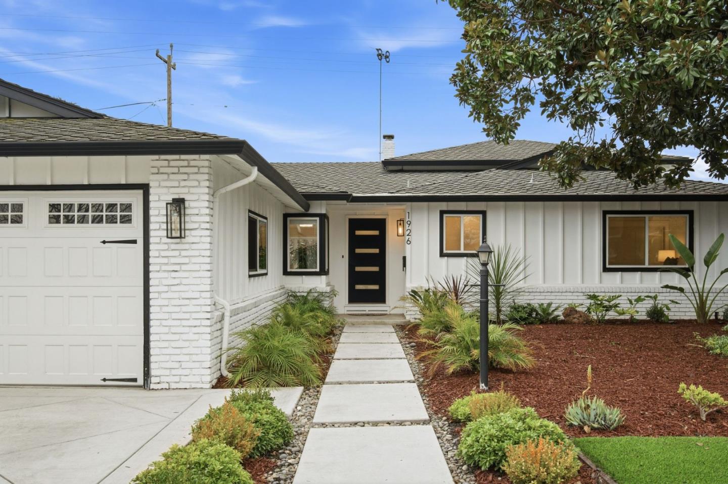 Detail Gallery Image 4 of 44 For 1926 Shulman Ave, San Jose,  CA 95124 - 3 Beds | 2/1 Baths