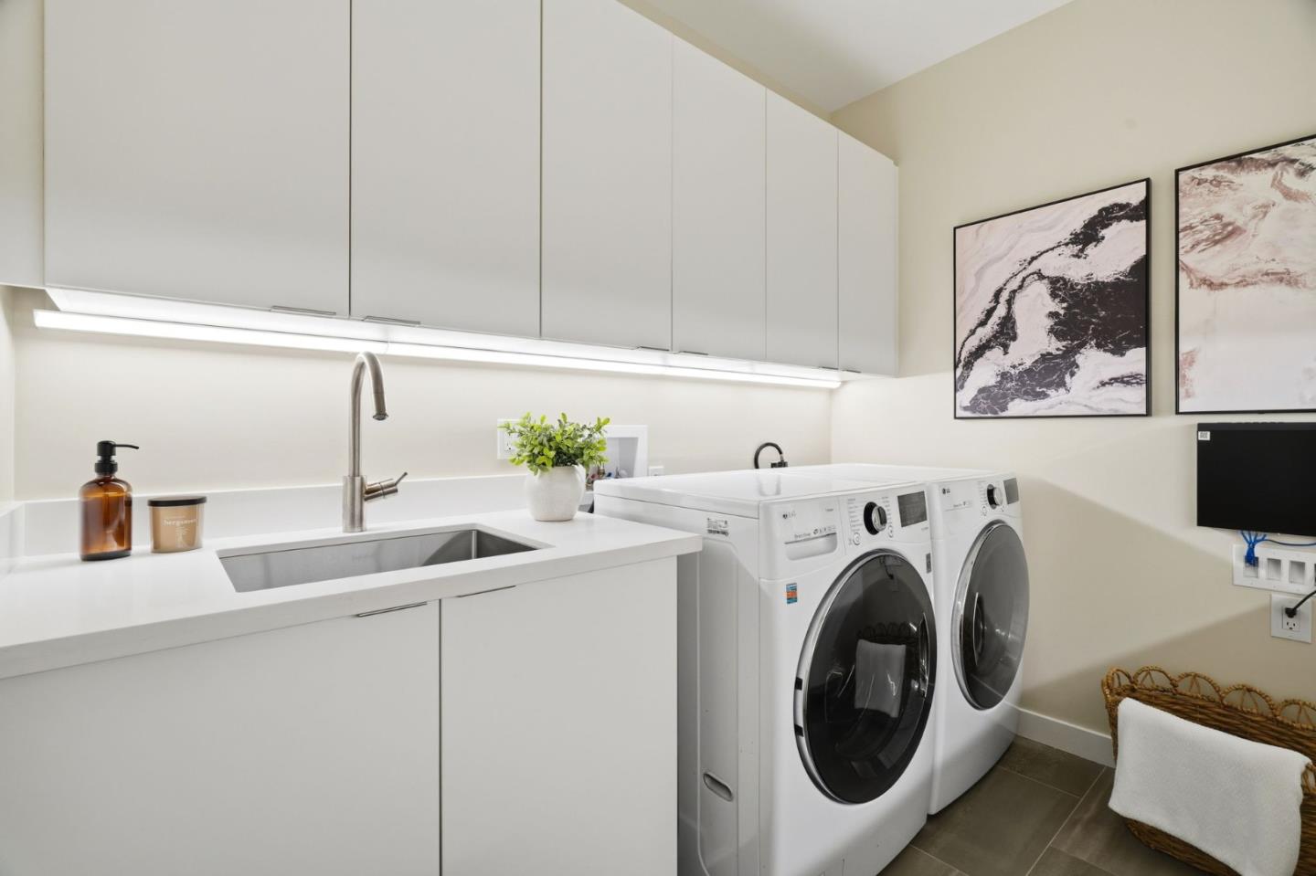 Detail Gallery Image 22 of 49 For 1617 Corte via, Los Altos,  CA 94024 - 4 Beds | 3 Baths