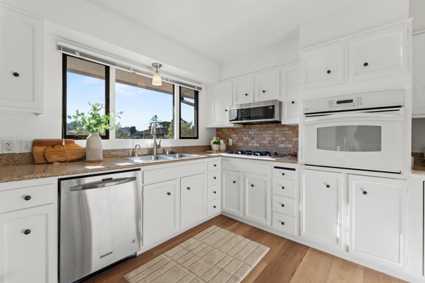 Detail Gallery Image 10 of 33 For 212 Del Mesa Carmel, Carmel,  CA 93923 - 1 Beds | 1 Baths