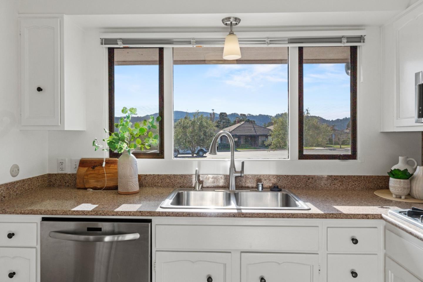 Detail Gallery Image 12 of 33 For 212 Del Mesa Carmel, Carmel,  CA 93923 - 1 Beds | 1 Baths