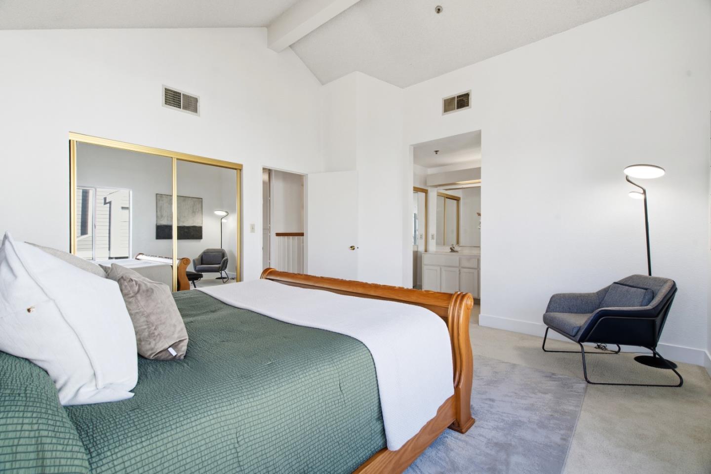 Detail Gallery Image 11 of 22 For 25495 Southwick Dr #101,  Hayward,  CA 94544 - 3 Beds | 2/1 Baths