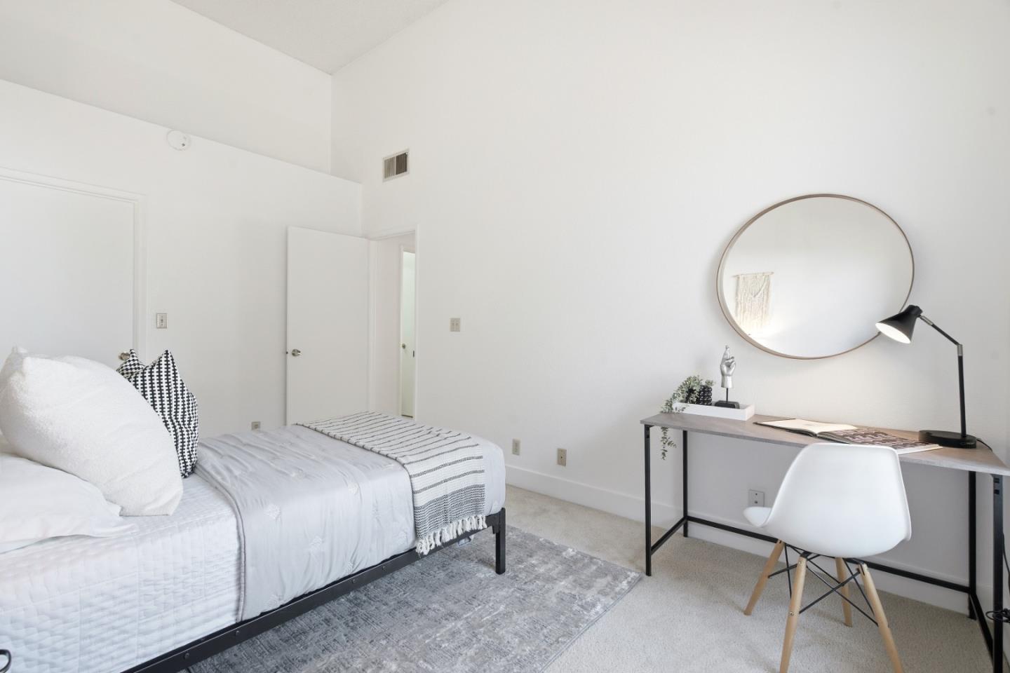 Detail Gallery Image 15 of 22 For 25495 Southwick Dr #101,  Hayward,  CA 94544 - 3 Beds | 2/1 Baths