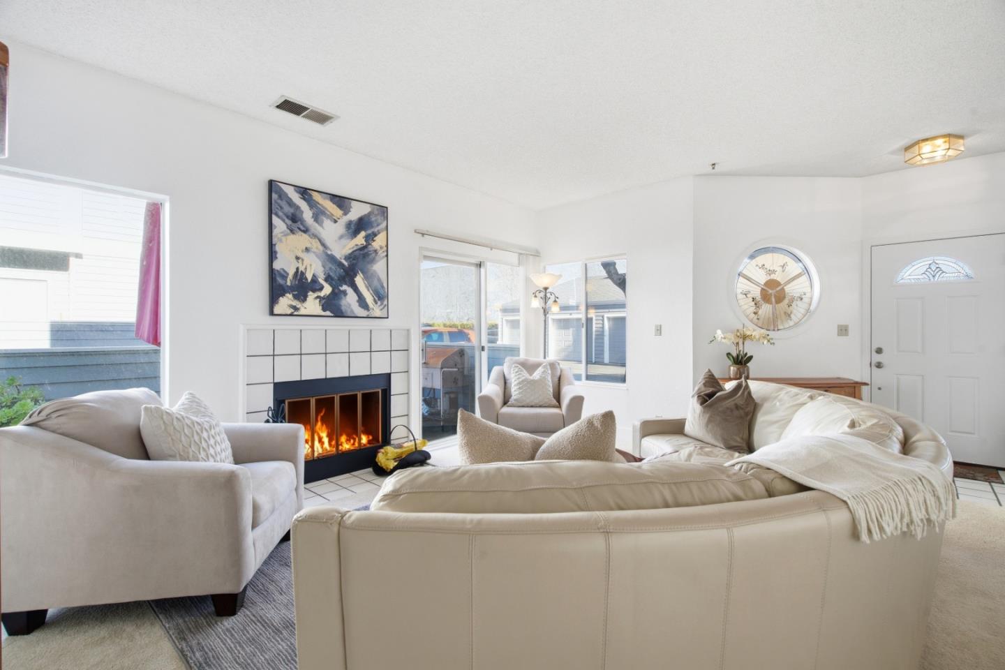 Detail Gallery Image 4 of 22 For 25495 Southwick Dr #101,  Hayward,  CA 94544 - 3 Beds | 2/1 Baths