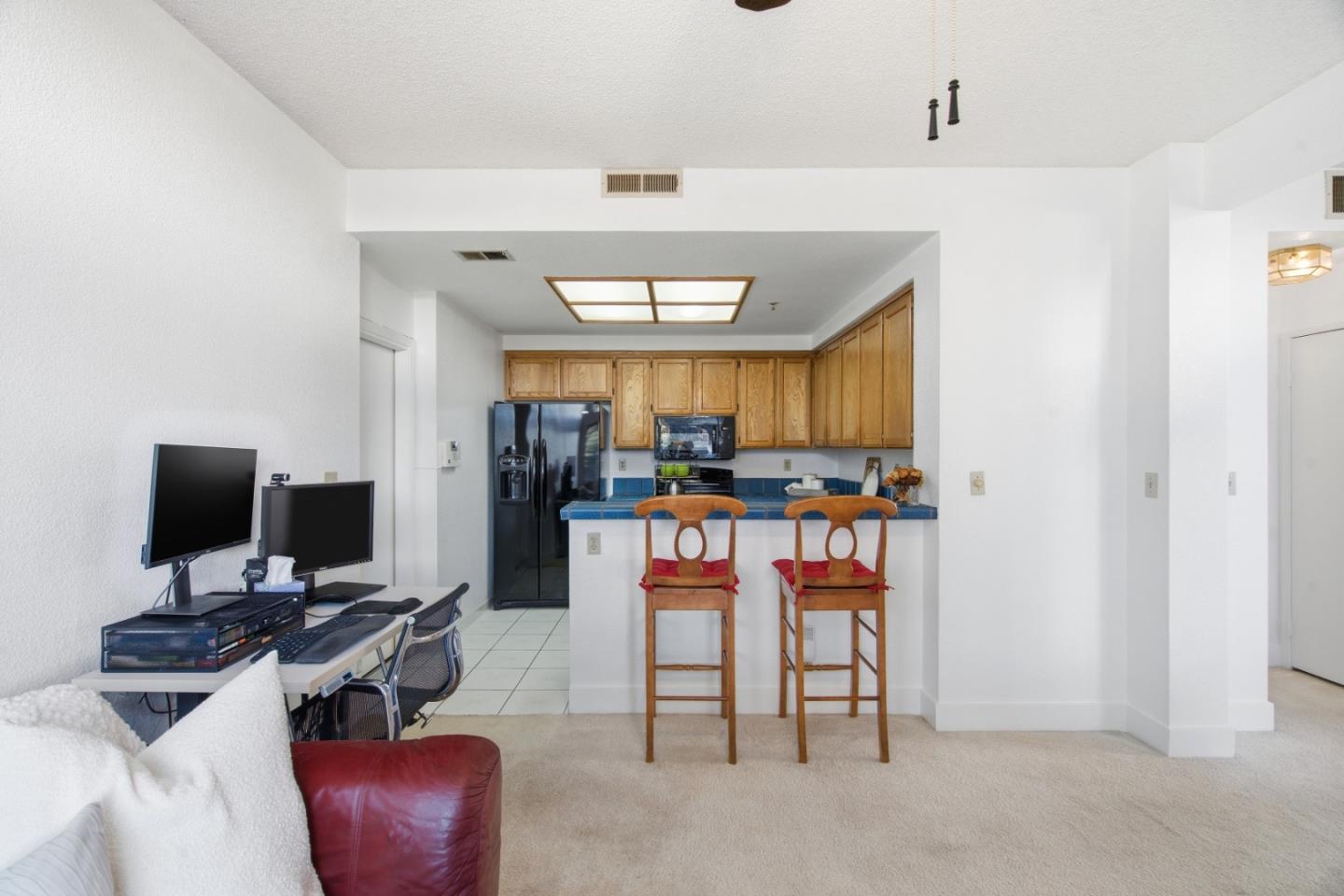 Detail Gallery Image 8 of 22 For 25495 Southwick Dr #101,  Hayward,  CA 94544 - 3 Beds | 2/1 Baths