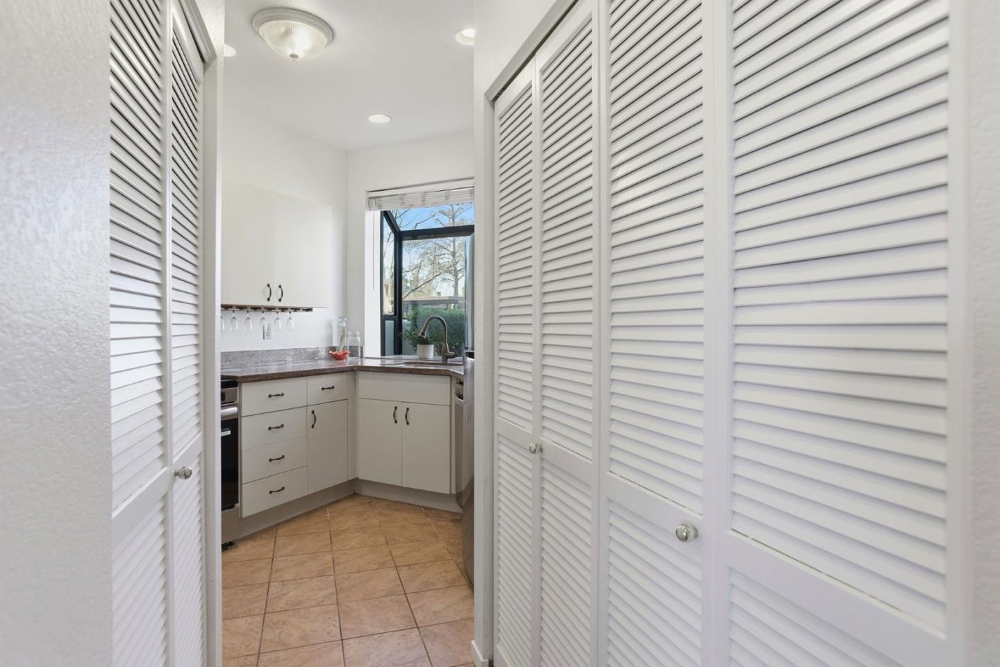 Detail Gallery Image 11 of 38 For 139 Shorebird Cir, Redwood City,  CA 94065 - 1 Beds | 1 Baths