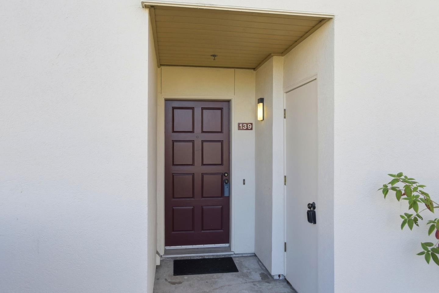 Detail Gallery Image 2 of 38 For 139 Shorebird Cir, Redwood City,  CA 94065 - 1 Beds | 1 Baths