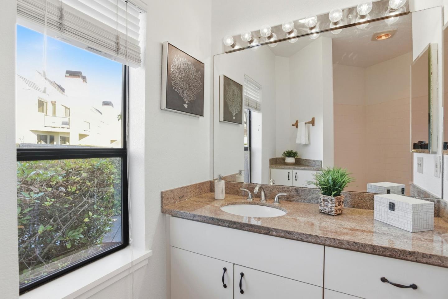 Detail Gallery Image 20 of 38 For 139 Shorebird Cir, Redwood City,  CA 94065 - 1 Beds | 1 Baths