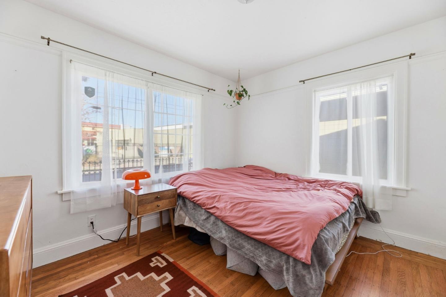 Detail Gallery Image 11 of 22 For 1000 81st Ave, Oakland,  CA 94621 - 2 Beds | 1 Baths