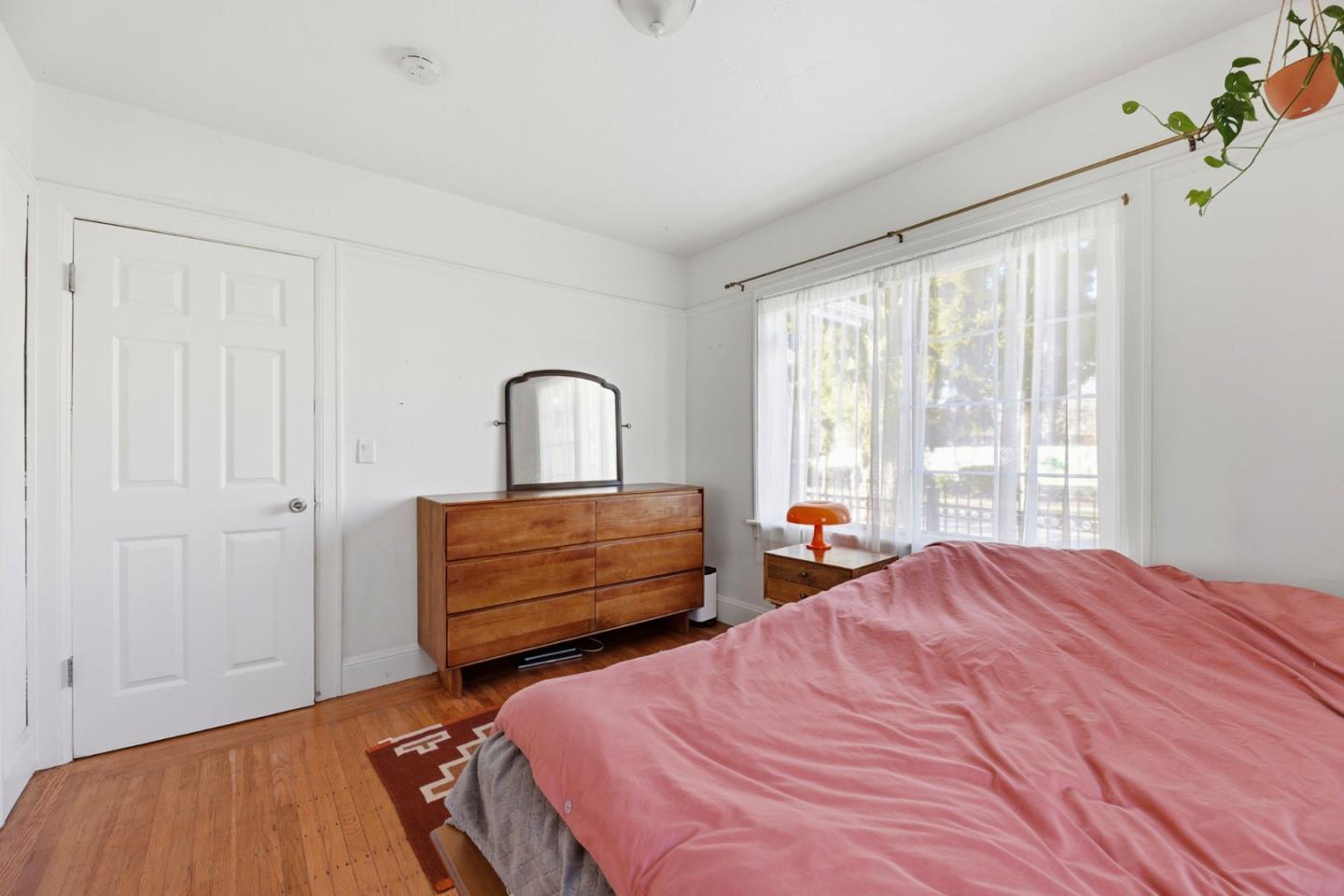 Detail Gallery Image 12 of 22 For 1000 81st Ave, Oakland,  CA 94621 - 2 Beds | 1 Baths