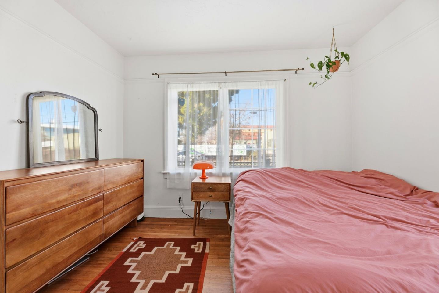 Detail Gallery Image 13 of 22 For 1000 81st Ave, Oakland,  CA 94621 - 2 Beds | 1 Baths