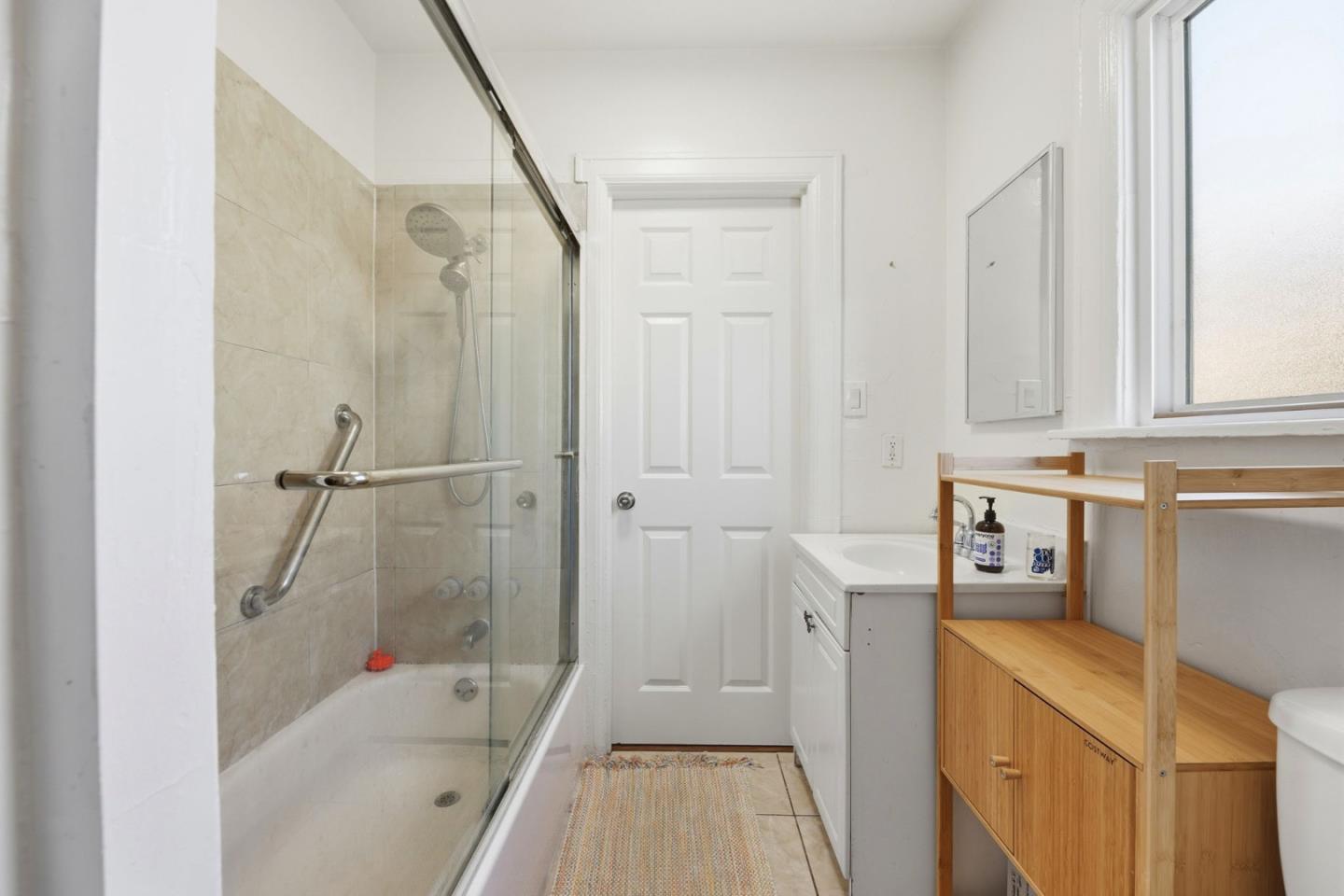 Detail Gallery Image 17 of 22 For 1000 81st Ave, Oakland,  CA 94621 - 2 Beds | 1 Baths